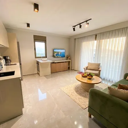 Aden - Peaceful 1 Bedroom Garden Flat With Pool